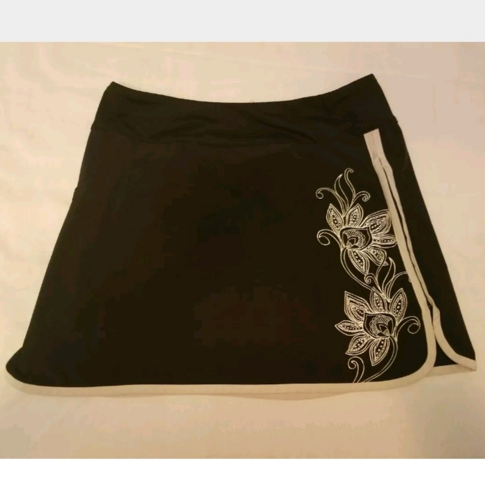 Athleta Black Skort White Floral Size 4